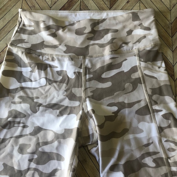 Calvin Klein Performance Wick Shorts Leggings S/P/CH. Light Camouflage - Picture 2 of 7